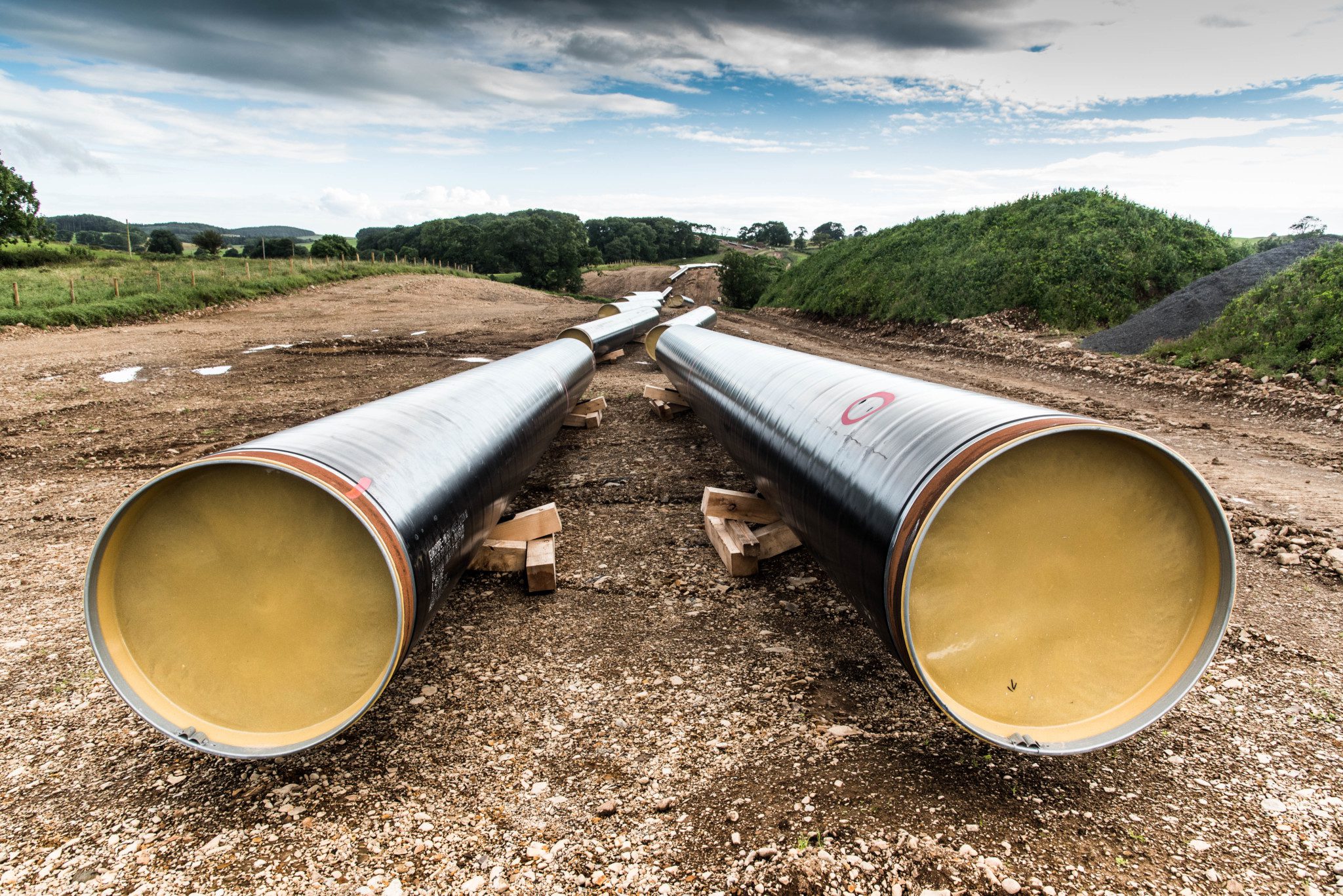 Магистральный трубопровод. Трубы для нефтепроводов. Трубы газопровода. Магистральные трубы. Стальные трубы для газопроводов.